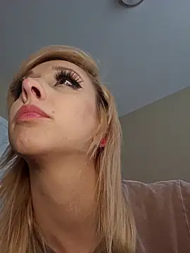 Snapshot of AmethystFoxx chatting on 17, 4, 2026 AmethystFoxx online show from 17, 4, 2026