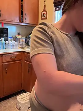 Snapshot of Mini_And_The_Bear chatting on 1, 2, 2026 Mini And The Bear online show from 1, 2, 2026