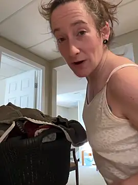 Snapshot of Mini_And_The_Bear chatting on 12, 2, 2026 Mini And The Bear online show from 12, 2, 2026