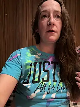 Snapshot of Mini_And_The_Bear chatting on 13, 2, 2026 Mini And The Bear online show from 13, 2, 2026