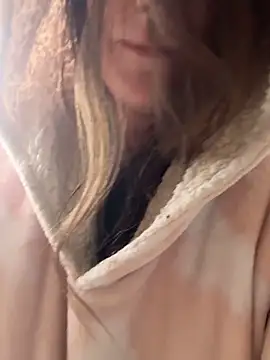 Snapshot of Mini_And_The_Bear chatting on 18, 2, 2026 Mini And The Bear online show from 18, 2, 2026