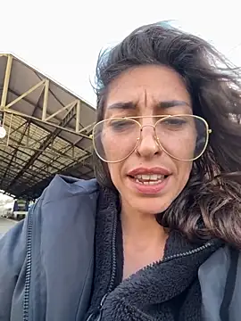 Snapshot of amanilouve chatting on 12, 11, 2025 amanilouve online show from 12, 11, 2025