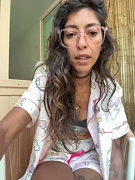 Snapshot of amanilouve chatting on 18, 4, 2026 amanilouve online show from 18, 4, 2026
