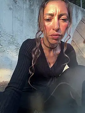 Snapshot of amanilouve chatting on 25, 4, 2026 amanilouve online show from 25, 4, 2026
