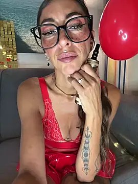 Snapshot of amanilouve chatting on 10, 5, 2026 amanilouve online show from 10, 5, 2026