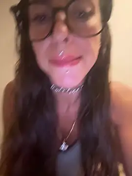 Snapshot of amanilouve chatting on 24, 5, 2026 amanilouve online show from 24, 5, 2026