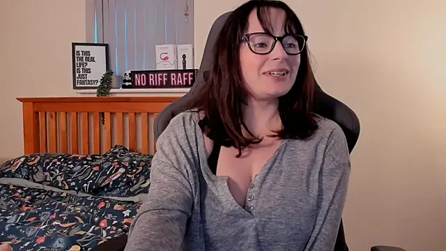 Snapshot of LucieWinters_UK chatting on 6, 1, 2025 LucieWinters UK online show from 6, 1, 2025