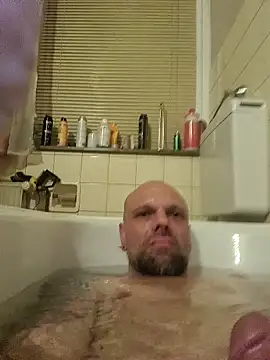 Ladyshaker82 online show from 16, 4, 2026