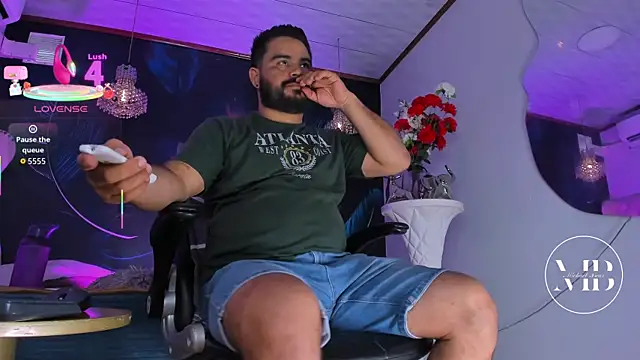 Snapshot of MichaelBear_ chatting on 23, 10, 2025 MichaelBear online show from 23, 10, 2025