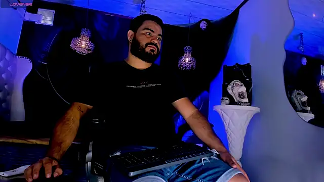 Snapshot of MichaelBear_ chatting on 30, 10, 2025 MichaelBear online show from 30, 10, 2025