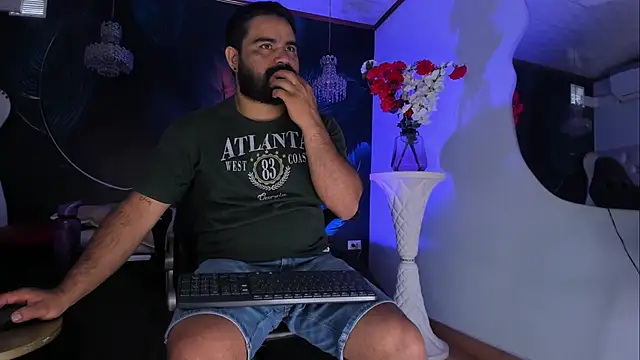 Snapshot of MichaelBear_ chatting on 7, 11, 2025 MichaelBear online show from 7, 11, 2025