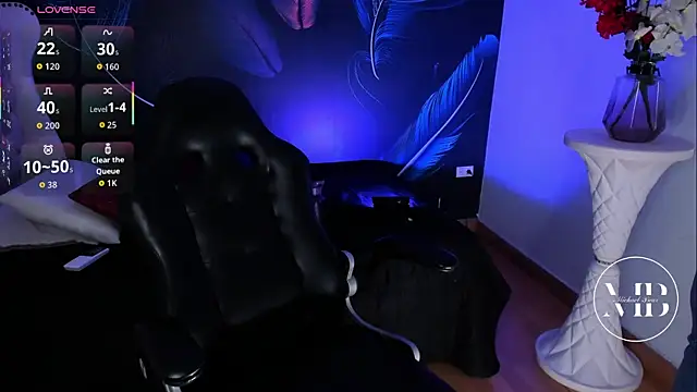 Snapshot of MichaelBear_ chatting on 8, 11, 2025 MichaelBear online show from 8, 11, 2025