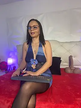 Snapshot of Miss_ellien chatting on 6, 7, 2026 Miss ellien online show from 6, 7, 2026