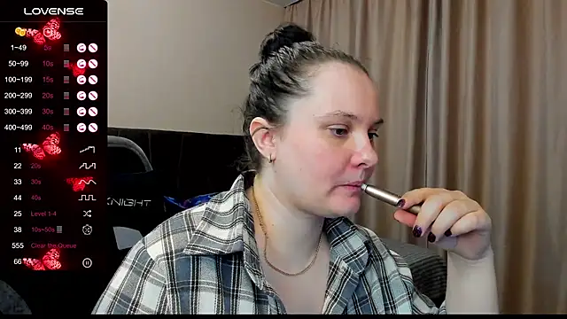 Snapshot of AlanaBrox chatting on 28, 11, 2025 AlanaBrox online show from 28, 11, 2025