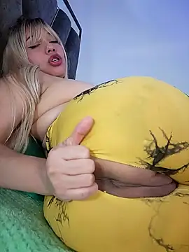 miafresa hot online show from 2, 2, 2025