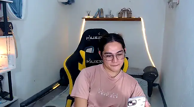 MarieLoveGlamorous online show from 23, 2, 2025