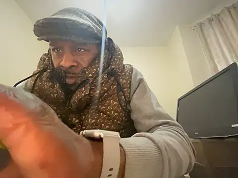 CuzzyB69 online show from 10, 3, 2025