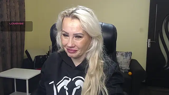 Snapshot of KandyHellenx chatting on 9, 1, 2026 KandyHellenx online show from 9, 1, 2026