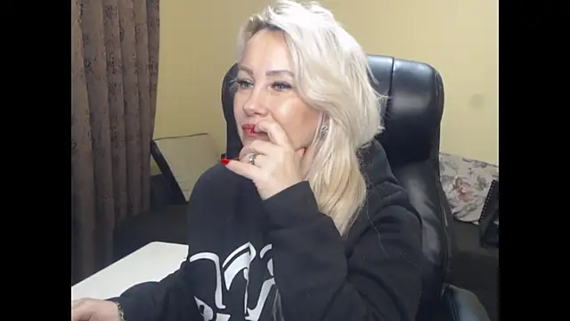 Snapshot of KandyHellenx chatting on 13, 1, 2026 KandyHellenx online show from 13, 1, 2026