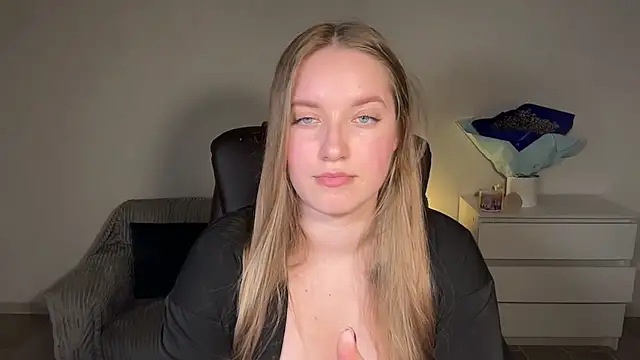 EvaMaddison online show from 18, 4, 2026