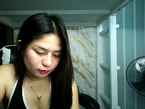 Snapshot of Mia_2022 chatting on 4, 11, 2025 Mia 2022 online show from 4, 11, 2025