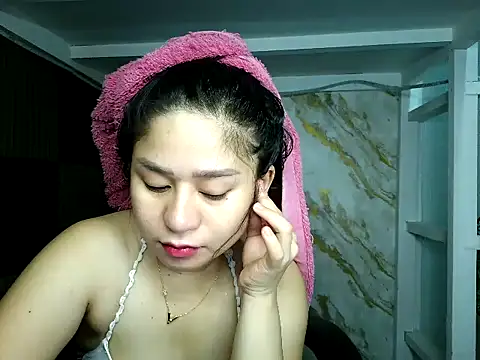 Snapshot of Mia_2022 chatting on 3, 12, 2025 Mia 2022 online show from 3, 12, 2025