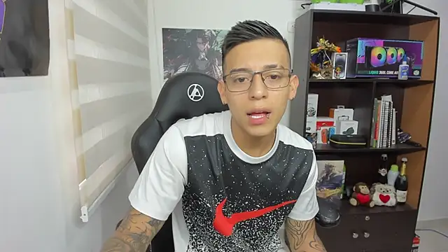 SIXXTOLOVE18 online show from 5, 3, 2025