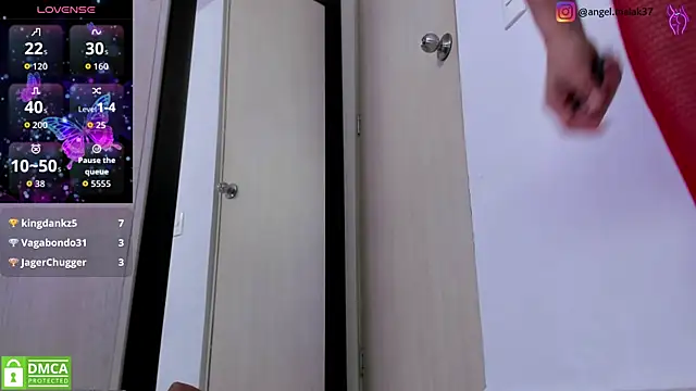 Snapshot of angel_mouna chatting on 1, 12, 2025 angel mouna online show from 1, 12, 2025