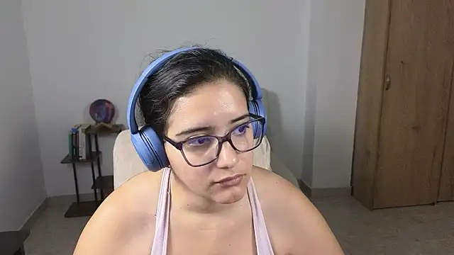 Snapshot of blue__moon_ chatting on 5, 7, 2026 blue moon online show from 5, 7, 2026