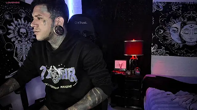 Snapshot of josh__ackerman chatting on 12, 3, 2025 josh ackerman online show from 12, 3, 2025