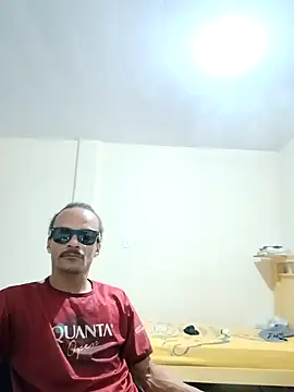 Snapshot of JamesQuaresma chatting on 19, 1, 2025 JamesQuaresma online show from 19, 1, 2025