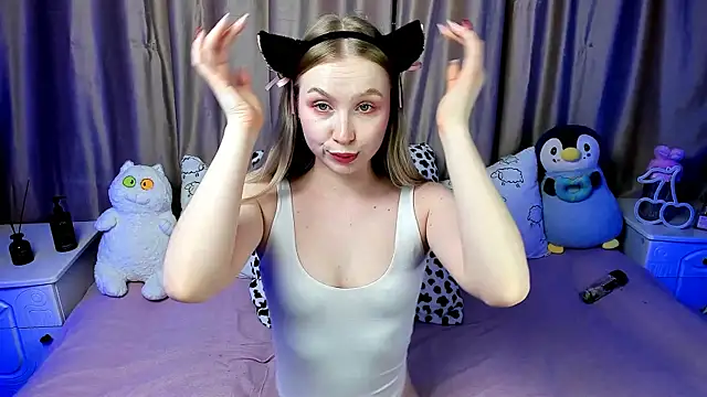 Snapshot of LilyStarlight chatting on 4, 1, 2025 LilyStarlight online show from 4, 1, 2025