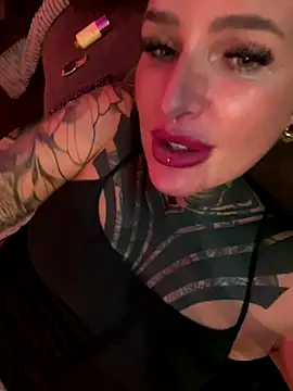 InkedBiitch online show from 14, 10, 2025