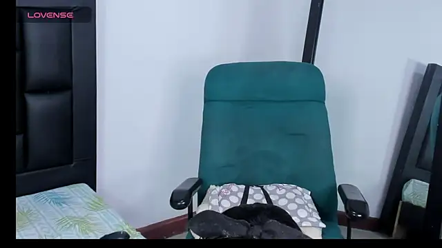 MaiaPetitte  online show from 7, 1, 2026