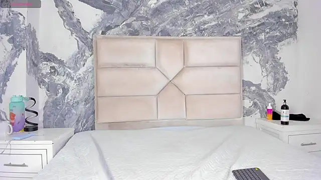 Rianamanson online show from 8, 10, 2025