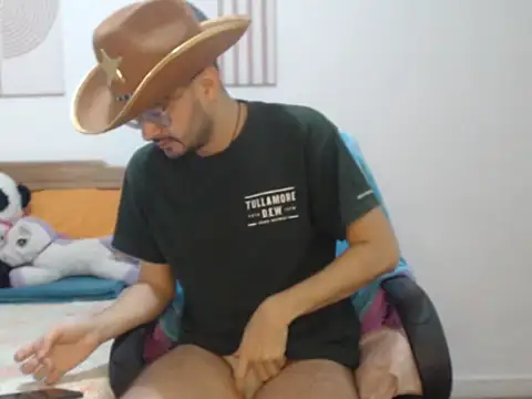 Snapshot of peterannaud chatting on 10, 10, 2025 peterannaud online show from 10, 10, 2025