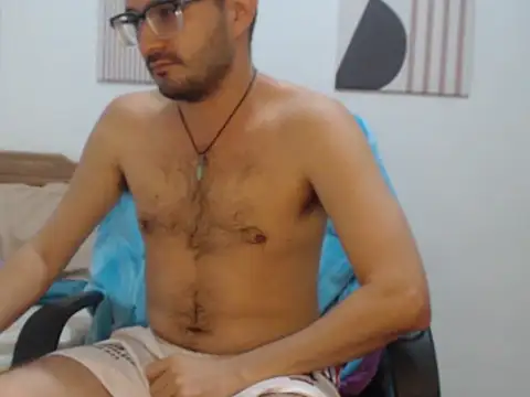 Snapshot of peterannaud chatting on 17, 11, 2025 peterannaud online show from 17, 11, 2025