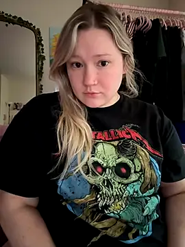 PiggyRose online show from 6, 10, 2025