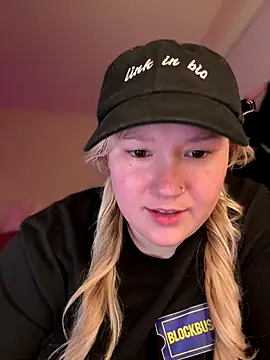 PiggyRose online show from 22, 11, 2025