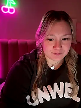 PiggyRose online show from 14, 12, 2025