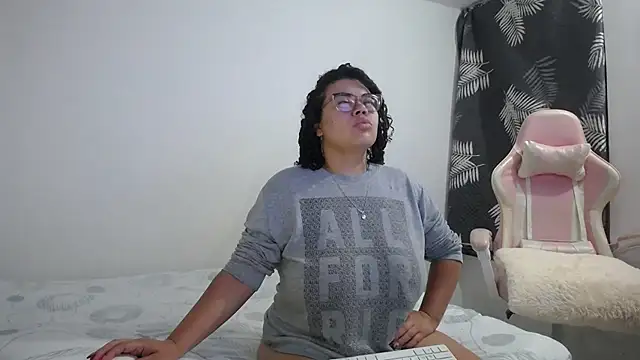 Snapshot of mabigomez00 chatting on 4, 10, 2025 mabigomez00 online show from 4, 10, 2025