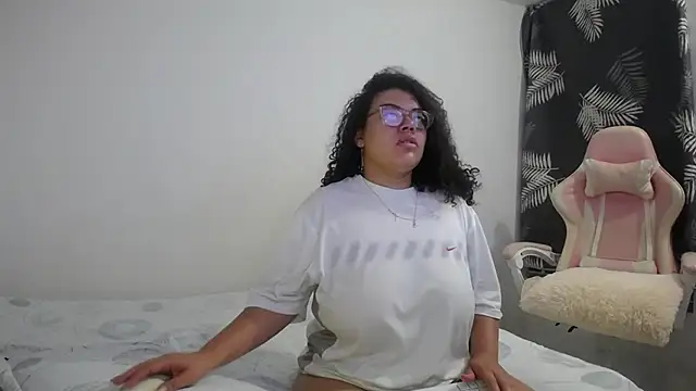 Snapshot of mabigomez00 chatting on 15, 11, 2025 mabigomez00 online show from 15, 11, 2025