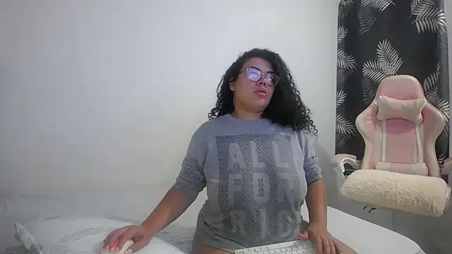 Snapshot of mabigomez00 chatting on 16, 12, 2025 mabigomez00 online show from 16, 12, 2025