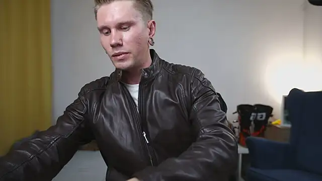 Snapshot of kevin-park chatting on 3, 10, 2025 kevin-park online show from 3, 10, 2025