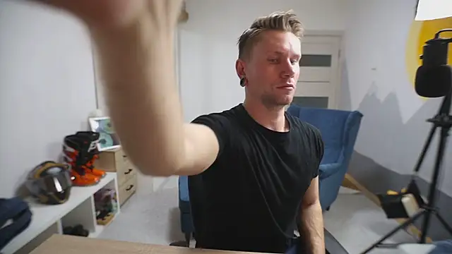 Snapshot of kevin-park chatting on 6, 10, 2025 kevin-park online show from 6, 10, 2025