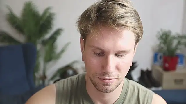 Snapshot of kevin-park chatting on 3, 12, 2025 kevin-park online show from 3, 12, 2025