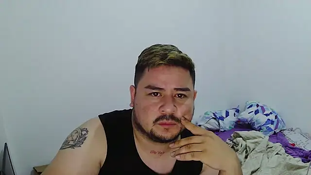 Snapshot of oso_dirty_ chatting on 8, 9, 2025 oso dirty  online show from 8, 9, 2025