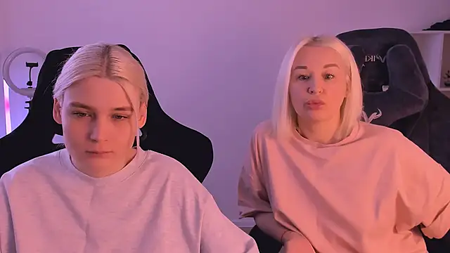 hotblonds online show from 3, 2, 2025