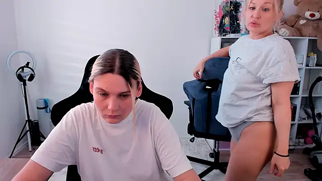 hotblonds online show from 7, 2, 2026