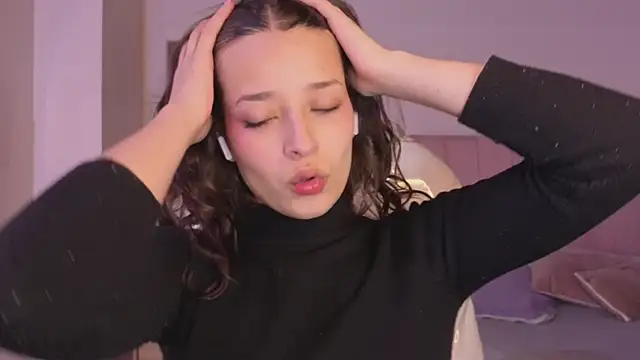 Snapshot of Amaia_Daniells chatting on 26, 11, 2025 Amaia Daniells online show from 26, 11, 2025